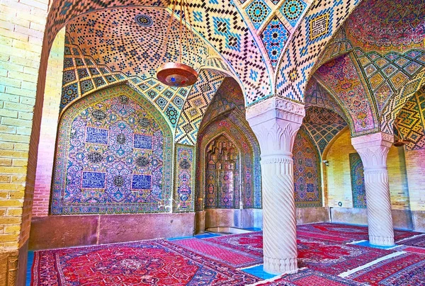 Los patrones de azulejos en la Mezquita Rosa, Shiraz, Irán — Foto de Stock