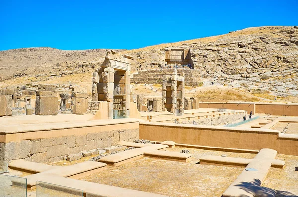 Walk in Persepolis complex, Iran — Stock Photo, Image