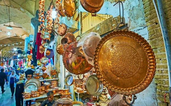 Měděná dílny v bazaru Shiraz, Írán — Stock fotografie