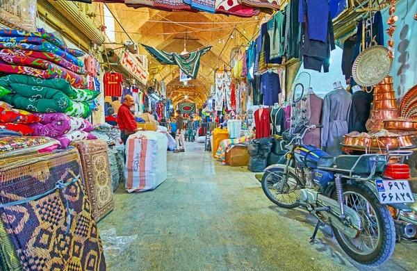 Walk in Mesgarha market of Shiraz, Iran — Stock Photo, Image