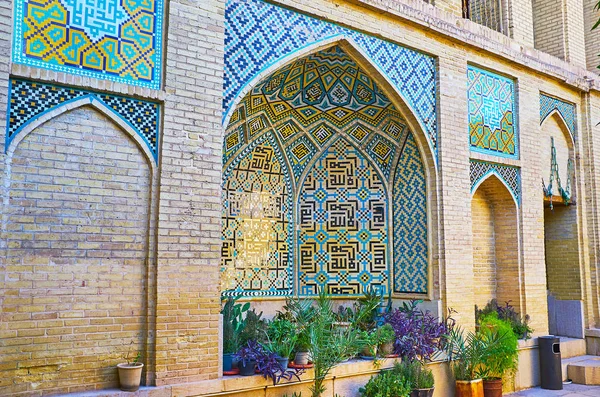 El nicho de azulejos en Imamzadeh Jalal Addin santuario, Nasir Ol-Molk m — Foto de Stock