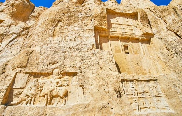 Relieves en el acantilado en Naqsh-e Rustam Necropolis, Irán — Foto de Stock