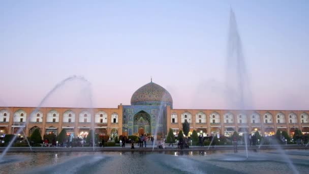 イスファハン イラン 2017 模様のドームと明るい青いタイル張りポータル イワン シェイク Lotfollah モスクのイマーム ジャハーン広場 イスファハンで — ストック動画