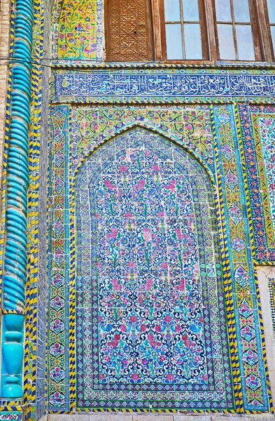 Decoraciones florales de Madraseh-ye Khan, Shiraz, Irán — Foto de Stock
