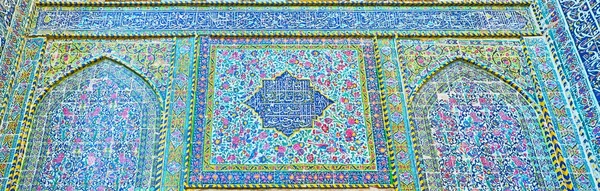 As paredes de azulejos de Madraseh-ye Khan, Shiraz, Irão — Fotografia de Stock