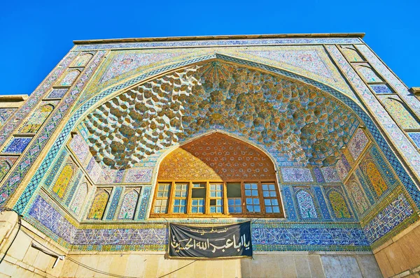 La puerta de entrada de Madraseh-ye Khan, Shiraz, Irán — Foto de Stock