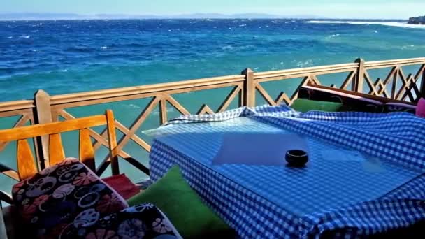 Table Summer Cafe Empty Due Strong Wind Storm Coast Aqaba — Stock Video