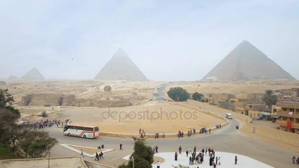 2017年12月20日 吉萨墓地的全景 其标志性的地标 伟大的金字塔和狮身人面像 建于沙漠 在12月20日在吉萨 — 图库视频影像