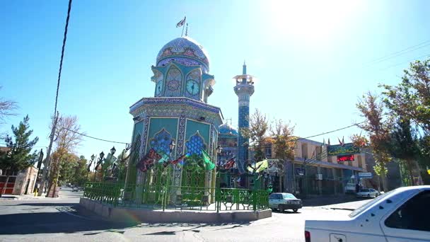 Rayen Irán Octubre 2017 Hermoso Santuario Azulejos Con Una Torre — Vídeo de stock