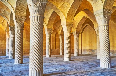 Vakil Camii, Şiraz, Iran sütunlarda.