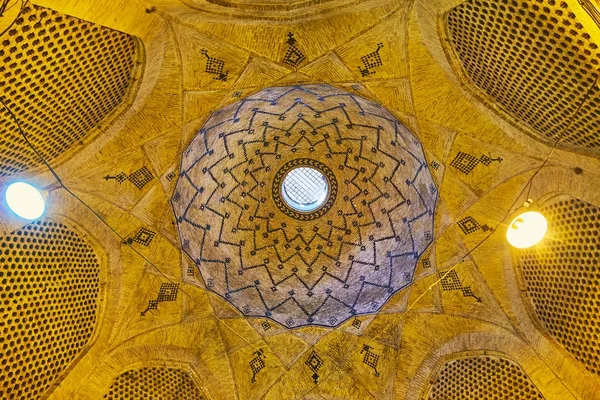 Купол в старом Ширазе, Иран — стоковое фото