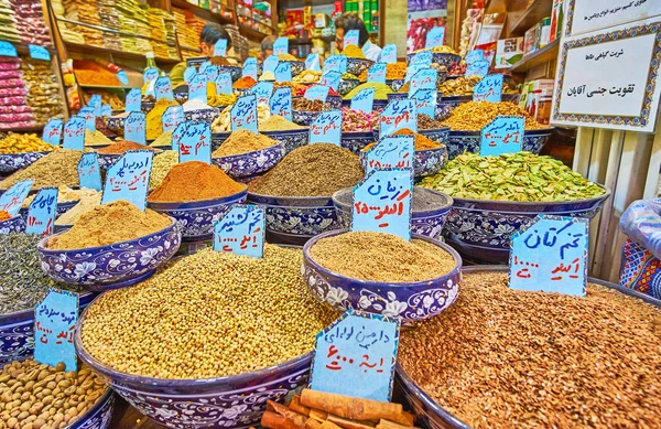 La bancarella delle spezie di Vakil Bazaar, Shiraz, Iran — Foto Stock