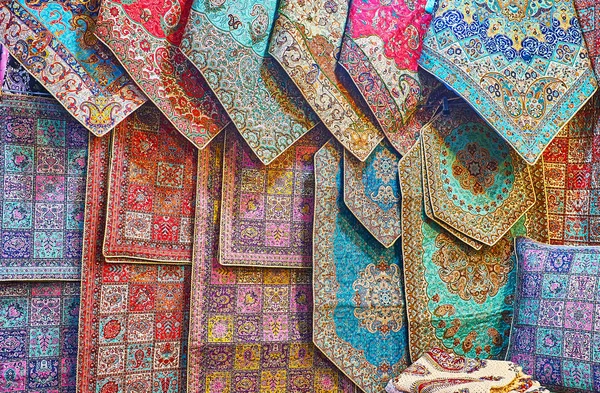 Tapices persas en Vakil Bazar de Shiraz, Irán — Foto de Stock