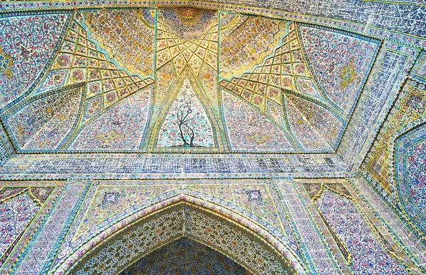 Floral patterns of Vakil Mosque, Shiraz, Iran — Stock Photo, Image