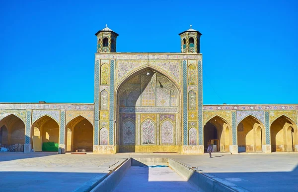 Buitenkant van eigen moskee, Shiraz, Iran — Stockfoto