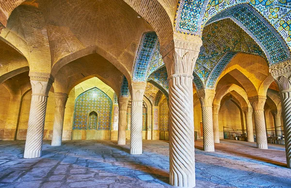 La sala di preghiera estiva della moschea di Vakil, Shiraz, Iran — Foto Stock