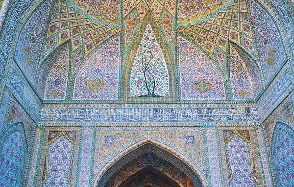 As ricas decorações da mesquita Vakil, Shiraz, Irão — Fotografia de Stock