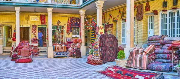 쉬 라 즈, 이란에서 카펫이 게 — 스톡 사진