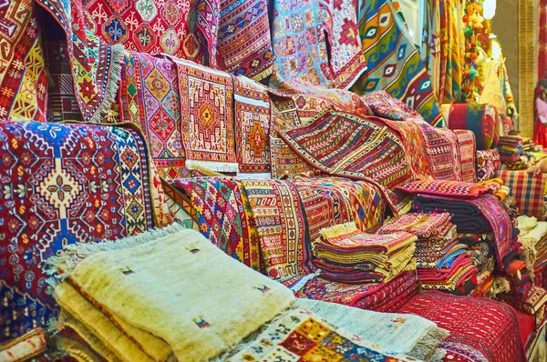 La belleza de las alfombras orientales, Shiraz, Irán — Foto de Stock