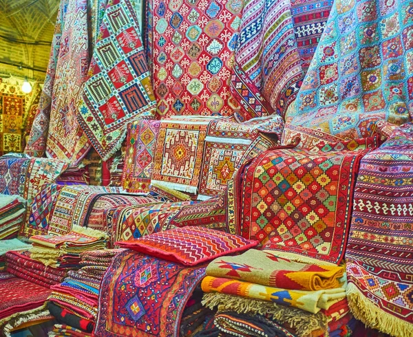 Τα χρώματα της Περσικά χαλιά, Σιράζ, Ιράν — Φωτογραφία Αρχείου