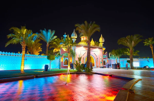 Arabiska utfärda utegångsförbud för av Fantasia palace, Sharm El Sheikh, Egypten — Stockfoto