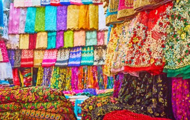 Shiraz çarşı, İran'ın renkli kumaşlar