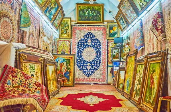 Tienda de tapicería en el mercado de Shiraz, Irán — Foto de Stock
