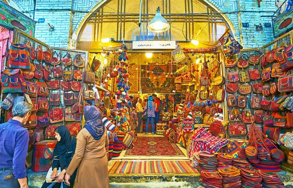 Tkané tašky obchod Vakil Bazaar, Shiraz, Írán — Stock fotografie