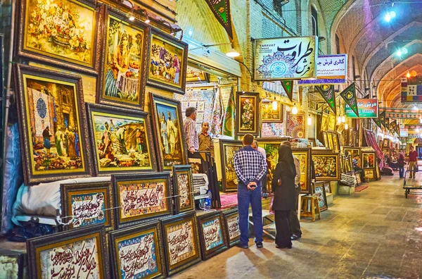 A linha de tapeçarias em Vakil Bazaar, Shiraz, Irão — Fotografia de Stock