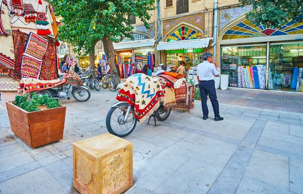 W sklepach dywan w Zand street, Sziraz, Iran — Zdjęcie stockowe