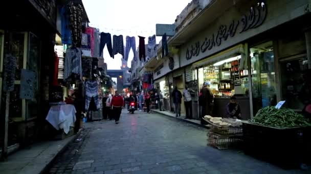 Cairo Egipto Diciembre 2017 Caminata Nocturna Por Calle Moez Del — Vídeos de Stock