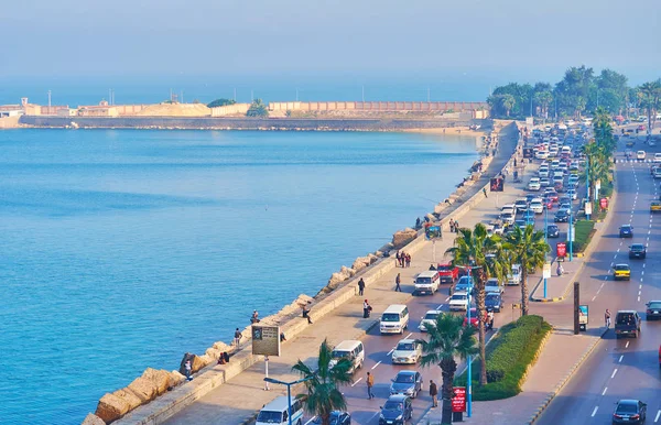 Tung trafik i Corniche avenue, Alexandria, Egypten — Stockfoto