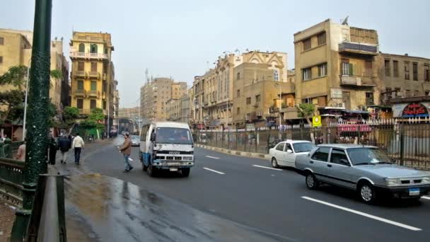 Cairo Egipto Diciembre 2017 Minibús Viaja Largo Avenida Azhar Que — Vídeos de Stock