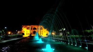 Renkli çeşmeler Bahçe Hasht emriyle Sarayı, Isfahan, İran'ın Safevi döneminin Ortaçağ Simgesel Yapı.