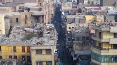 İslam Cairo bölge birden çok korunmuş Ortaçağ camiler, medreseler, saraylar, sabils ve diğer yapıların konut quartes, Mısır yoksul gecekondu ile komşu, ünlü turistik yer. 