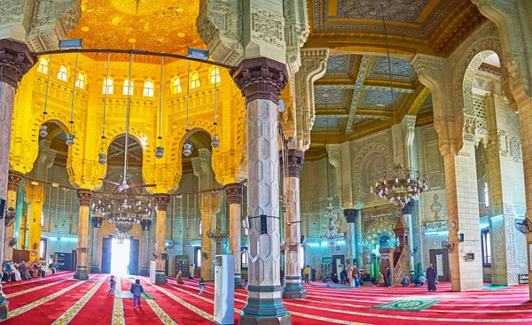 アブ アル アッバース アル Mursi モスク、アレキサンドリア、エジプトの祈り — ストック写真