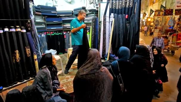 Şiraz Iran Ekim 2017 Satıcının Vakil Bazaarı Tekstil Shop Göstermek — Stok video