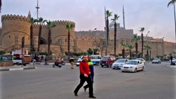 Kairo Egypten December 2017 Massiva Vallar Saladin Citadel Med Bab — Stockvideo