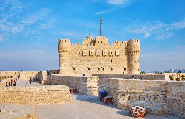 O passeio nas muralhas da fortaleza, Alexandria, Egito — Fotografia de Stock