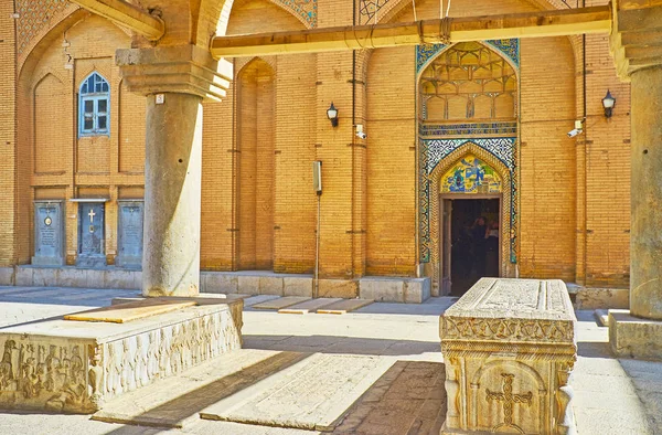 Old graves in yard of Vank Cathedral, Isfahan, Iran — Stock Photo, Image