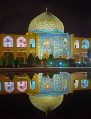 Sheikh Lotfollah mosque at night, Isfahan, Iran clipart