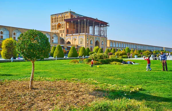Ontspan in de tuin, Isfahan, Iran — Stockfoto