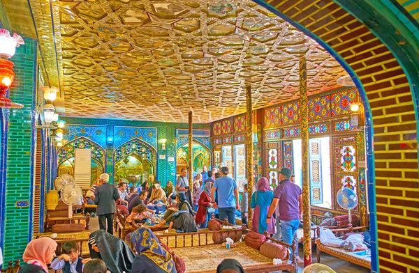 Genießen sie iranische küche in isfahan — Stockfoto