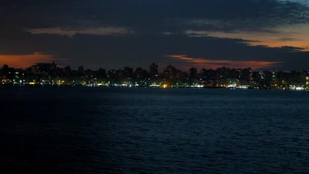 Νύχτα Θαλασσογραφία Στην Αλεξάνδρεια Φώτα Του Corniche Ανάχωμα Παρατηρούνται Στο — Αρχείο Βίντεο