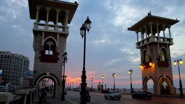 Alexandria Egipto Diciembre 2017 Tráfico Nocturno Puente Stanley Decorado Con — Vídeos de Stock