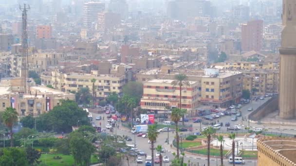 カイロ エジプト 2017 日にカイロの古い住宅街 歴史的なモスクやイスラム地区の市場を見下ろす完璧な視点をサラディン シタデルは — ストック動画