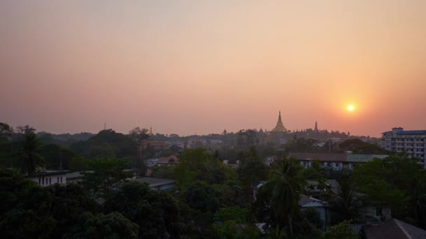 Coucher Soleil Sur Yangon Skyline Avec Stupa Doré Pagode Shwedagon — Video