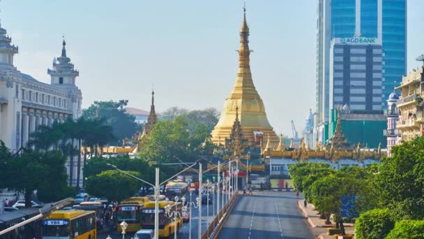 Yangon Myanmar Şubat 2018 Zor Trafik Belediye Binasında Görünümü Altın — Stok video