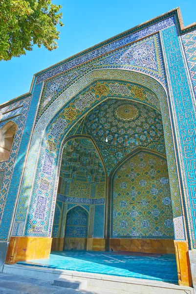 El iwan de Chaharbagh madraseh, Isfahán, Irán — Foto de Stock