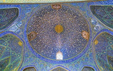 Çeharbağ madraseh, Isfahan, Iran caminin kubbesinde 